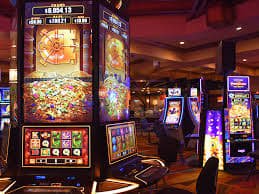 Dealer casino trực tiếp tại phòng chơi Live Casino kuwin24